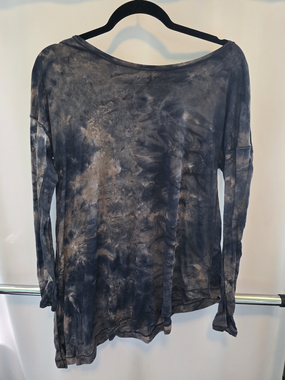 lululemon athletica Long Sleeve Tie-Dye Top in Navy and Cream